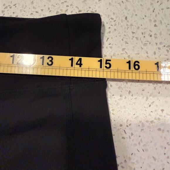 Athleta Women Kick Booty Straight Leg Crop Black Capri Yoga Pant Leggings Medium - Picture 7 of 7